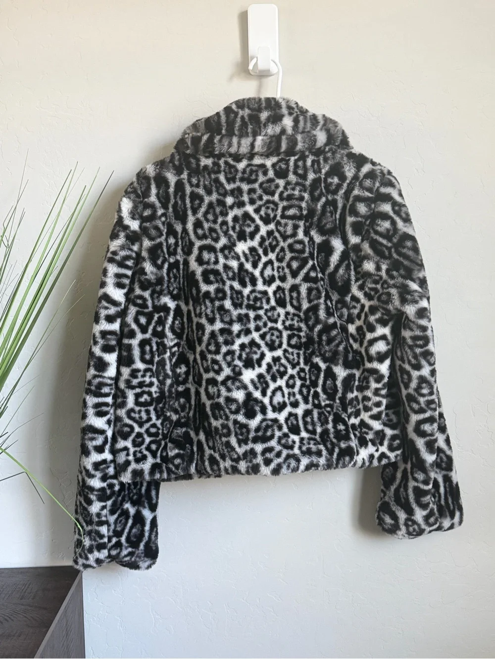 Love Tree Leopard Faux Fur Cropped Jacket Plush Animal Print Coat Large - Picture 2 of 8